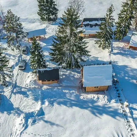 بيت للعطل Tisina Tare