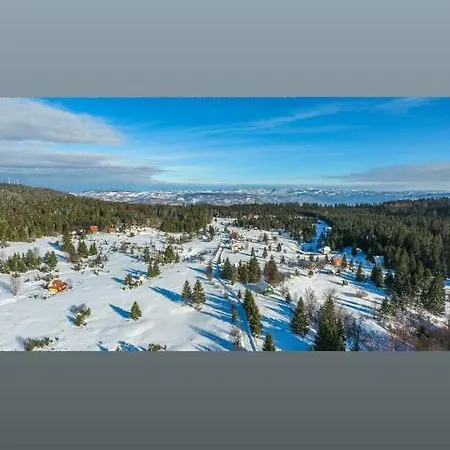 بيت للعطل Tisina Tare *