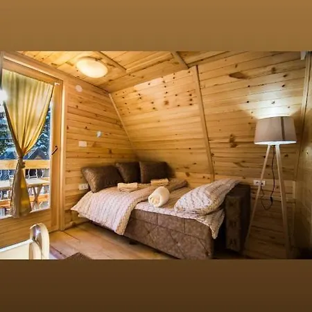 بيت للعطل Tisina Tare