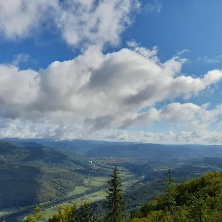 بيت للعطل Tisina Tare