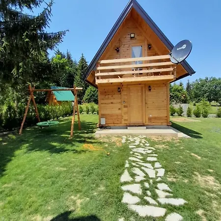 بيت للعطل Tisina Tare